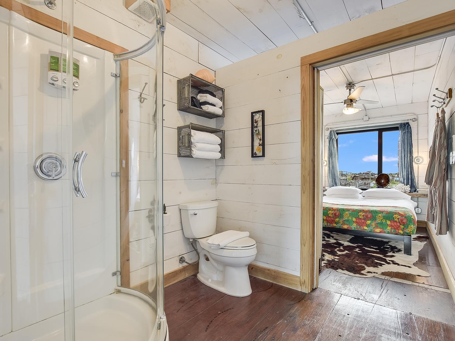 Flophouze Shipping Container Hotel Round Top Habitación foto