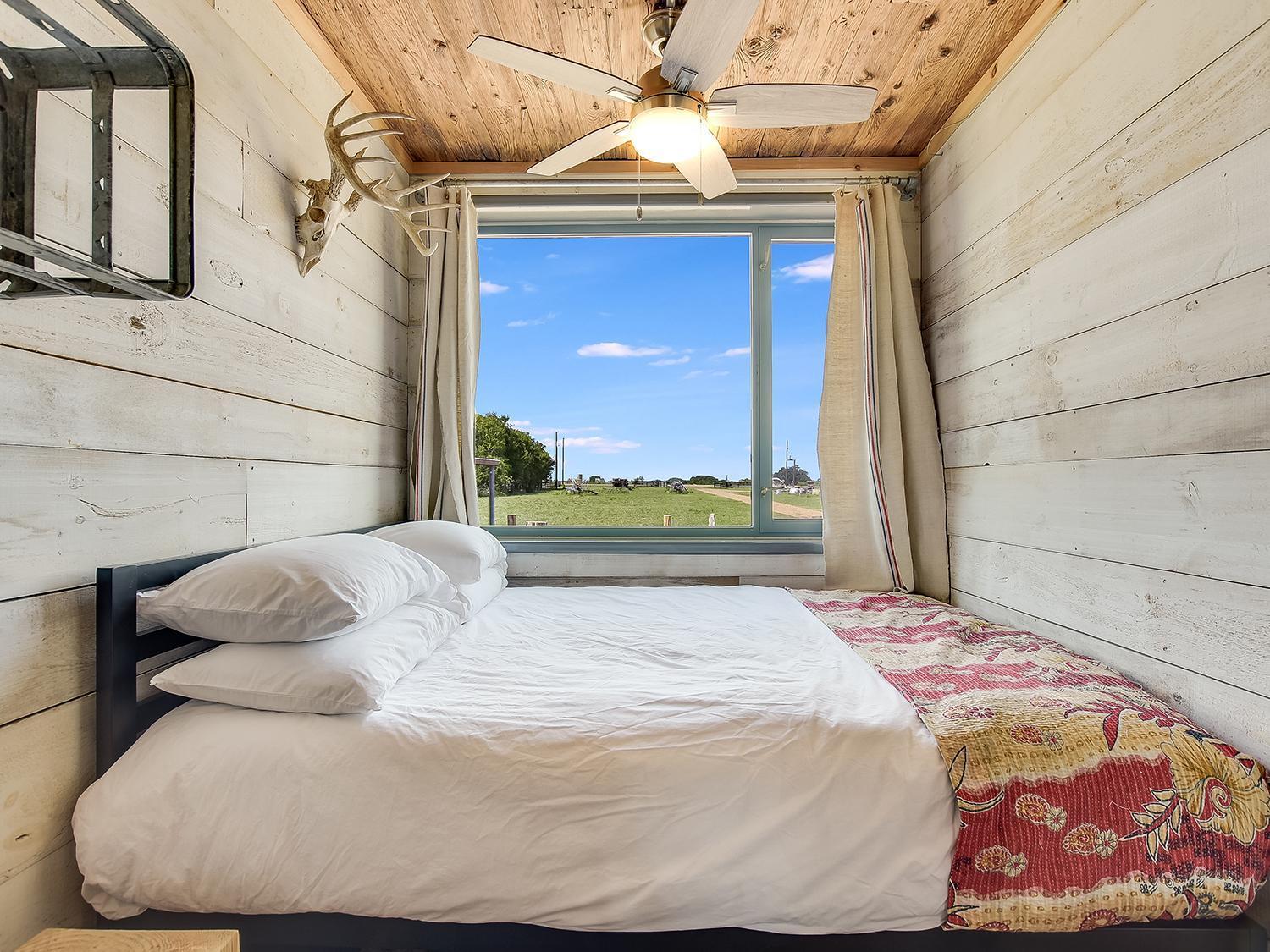 Flophouze Shipping Container Hotel Round Top Habitación foto